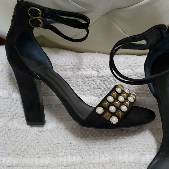 Guess Shoes - Picture 3 of 8